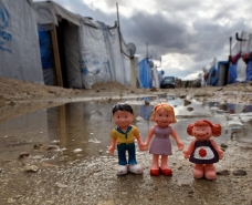 Toy children in Syrian refugee camp